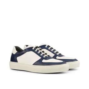 AL70 Low Top Sneaker