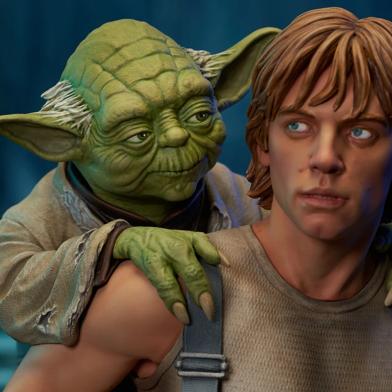 Star Wars: The Empire Strikes Back Luke Skywalker with Yoda 1:6 Scale Mini-Bust