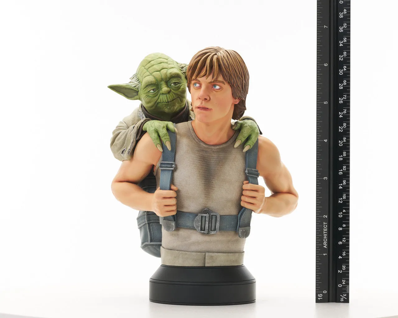 Star Wars: The Empire Strikes Back Luke Skywalker with Yoda 1:6 Scale Mini-Bust