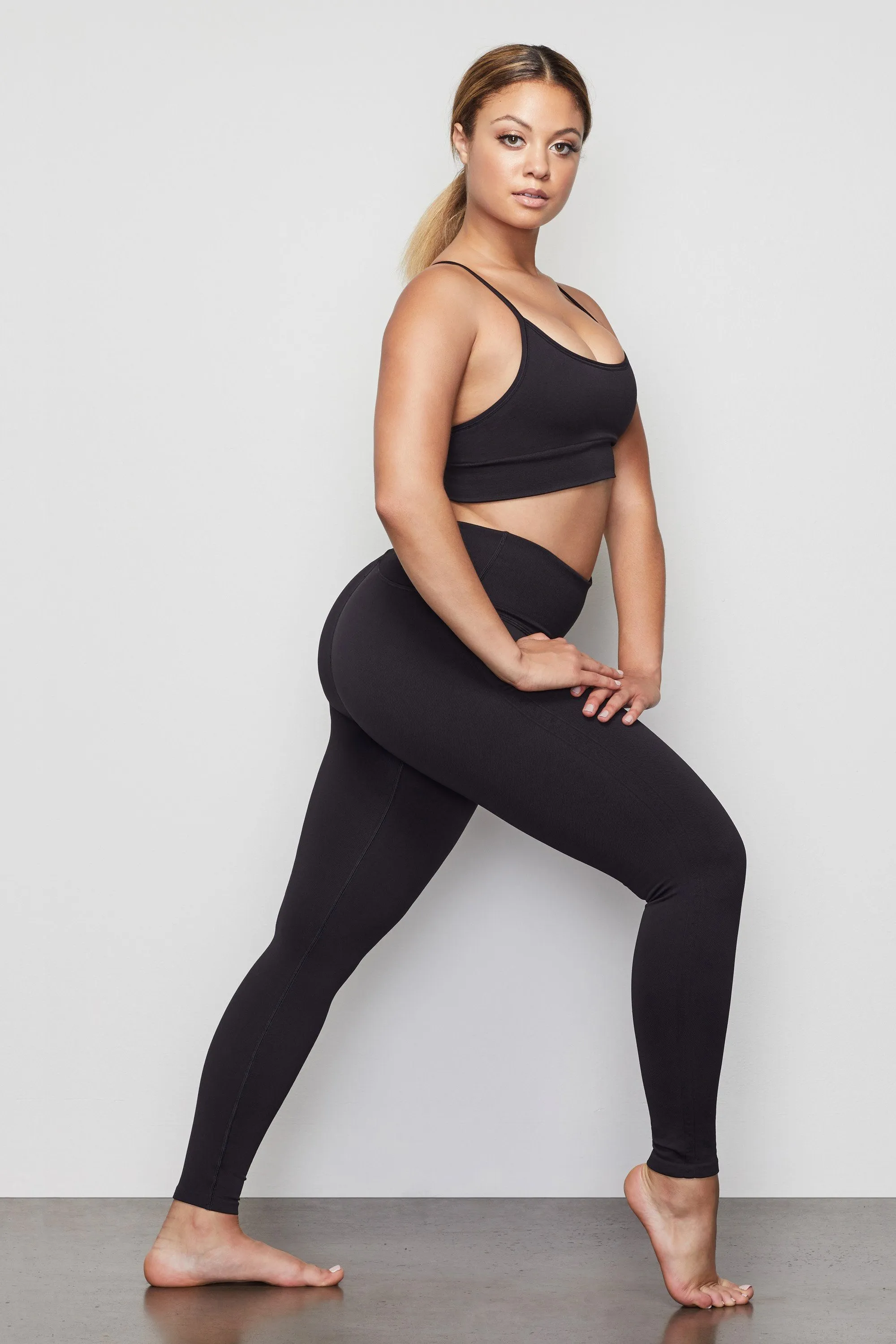 THE GOOD WAIST SEAMLESS LEGGING | BLACK001